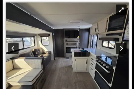 Forest River Alpha Wolf 280QBS-L Travel Trailer SHS-02