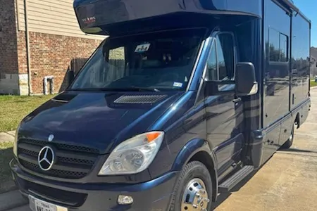 Ash's Winnebago 24j Class C