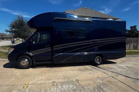 Ash's Winnebago 24j Class C