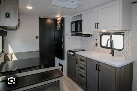 **NEW** Lightweight Travel Trailer - Sleeps 3