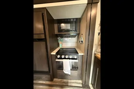 Modern, Family Friendly, separate kids room!
