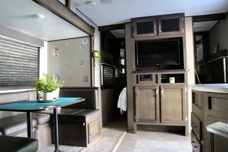 Gorgeous Jayco Flight SLX Travel Trailer