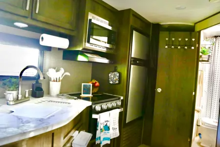 Gorgeous Jayco Flight SLX Travel Trailer