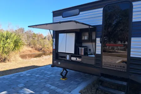 "Ellie Mae"  BUNK ROOM! Full outside Kitchen