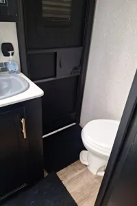 "Ellie Mae"  BUNK ROOM! Full outside Kitchen