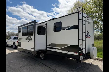 Laurentiu's Grand Design Imagine 2400BH Travel Trailer