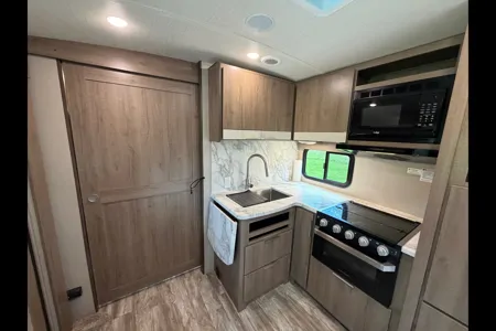 Laurentiu's Grand Design Imagine 2400BH Travel Trailer