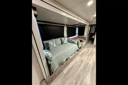 Rosa's Winnebago 3033BH Travel Trailer