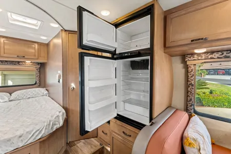 2019Thor Four Winds 23U E4