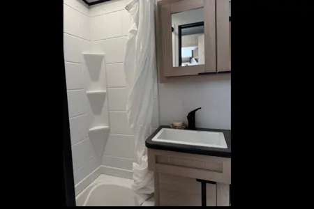 Zivot - Cruiser RV Radiance