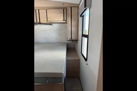 Zivot - Cruiser RV Radiance