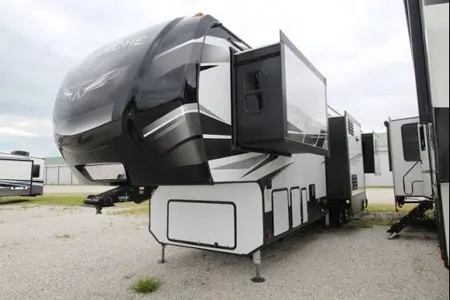 Kevin's Keystone Avalanche Fifth Wheel