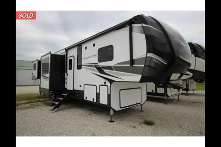 Kevin's Keystone Avalanche Fifth Wheel