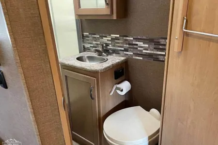 Great Deal Thor Motor Coach Four Winds 23U Class C (Temecula Area)