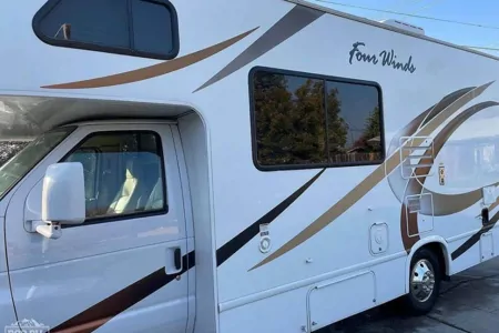 Great Deal Thor Motor Coach Four Winds 23U Class C (Temecula Area)