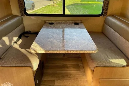 Great Deal Thor Motor Coach Four Winds 23U Class C (Temecula Area)