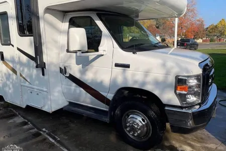 Great Deal Thor Motor Coach Four Winds 23U Class C (Temecula Area)