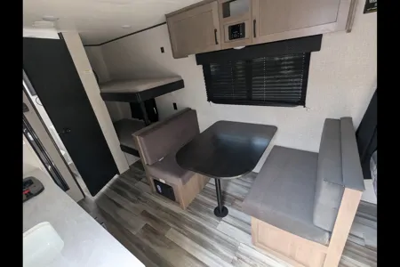 Sunny Daze Jayco Jayflight SLX 175BH Travel Trailer