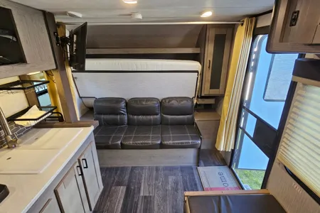 22ft Light Weight Travel Trailer