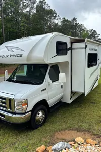 Viola's Thor Motor Coach Four Winds 25V Class C