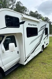 Viola's Thor Motor Coach Four Winds 25V Class C