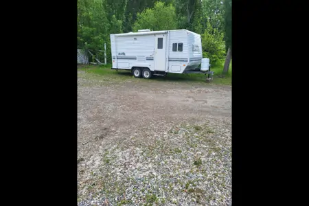 Robert's Layton  19 lt Travel Trailer