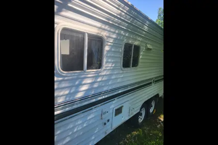Robert's Layton  19 lt Travel Trailer