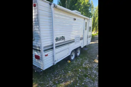 Robert's Layton  19 lt Travel Trailer