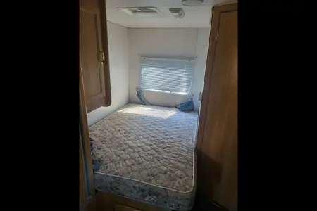 Robert's Layton  19 lt Travel Trailer