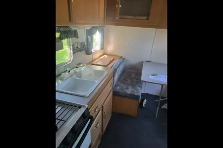 Robert's Layton  19 lt Travel Trailer