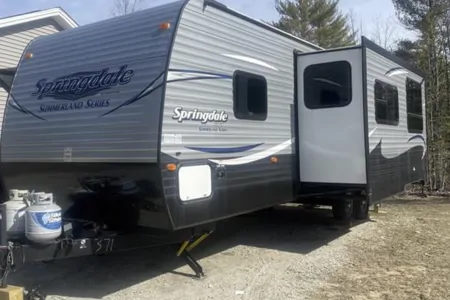 Central Maine Keystone Springdale Travel Trailer