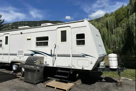 RV Cottage near a beautiful creek!