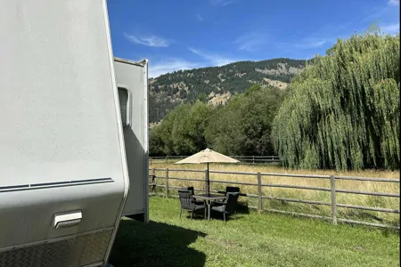 RV Cottage near a beautiful creek!