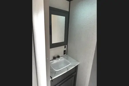 Family Friendly with a Master Bathroom 34'Trailer