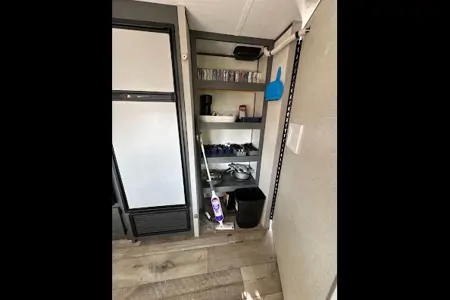 Family Friendly with a Master Bathroom 34'Trailer