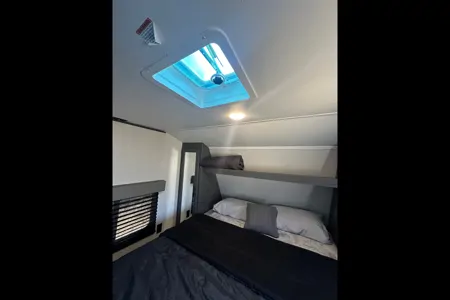 Family Friendly with a Master Bathroom 34'Trailer