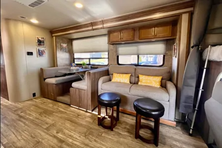 Moose, Ford Jayco Envoy Class C