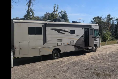 Off-grid capable RV