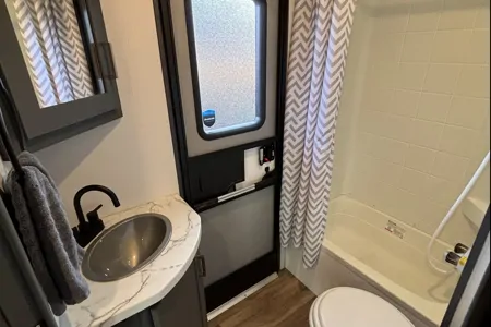 Keystone Bullet with Lounge Chairs