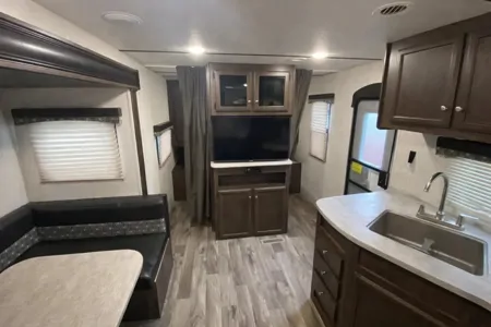 Easy to Tow Double Bunk 28 feet Travel Trailer with Slideout