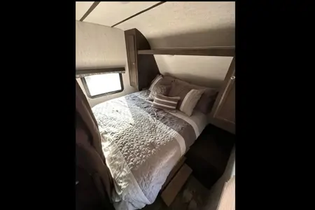 Easy to Tow Double Bunk 28 feet Travel Trailer with Slideout