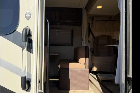 Cruise Like a Pro in Michael’s Class A Thor Vegas