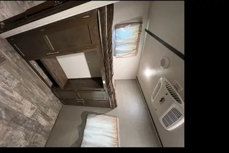 Crossroads Volante db33 Travel Trailer