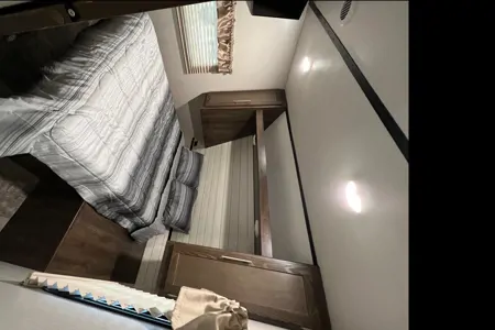 Crossroads Volante db33 Travel Trailer