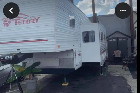 Trailers Fleetwood  Terry 5th wheel 30 5s Fifth Wheel