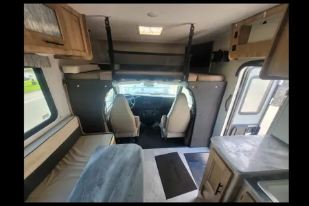 Coachmen Leprechaun Classe C