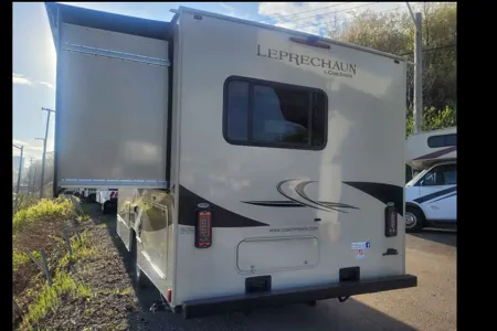 Coachmen Leprechaun Classe C