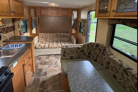 Karolina's 6 bed R-Vision Travel Trailer