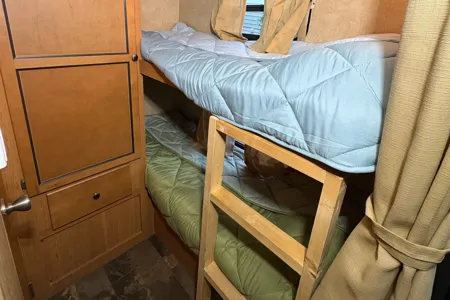Karolina's 6 bed R-Vision Travel Trailer