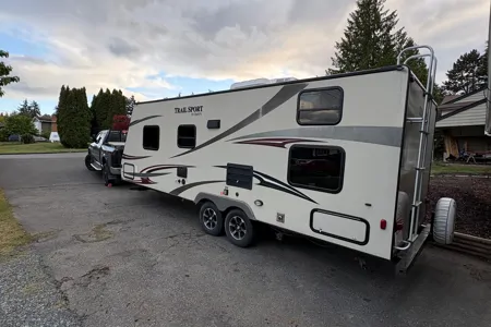 Karolina's 6 bed R-Vision Travel Trailer